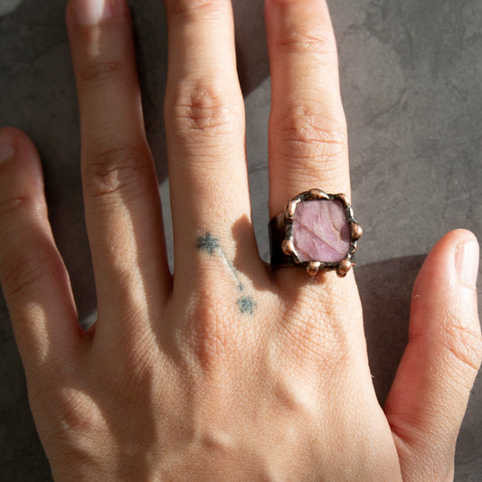 Ruby natural stone vintage ring, free size, brass, antique finish